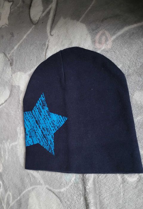 4czapki chłopięce oraz apaszka