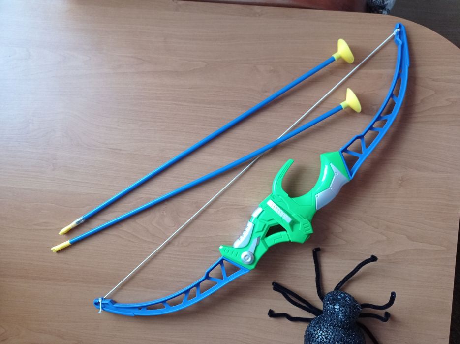 Zabawka łuk ze strzałami