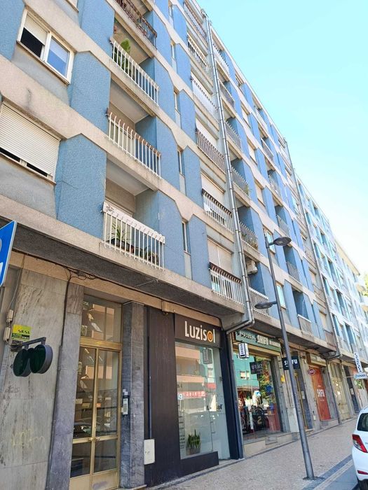 Apartamento T1+1 renovado em zona central (Rua 25 de Abril)