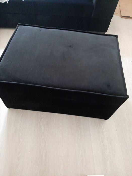 Nowa pufa do siedzenia czarna welurowa 64 x 94 cm