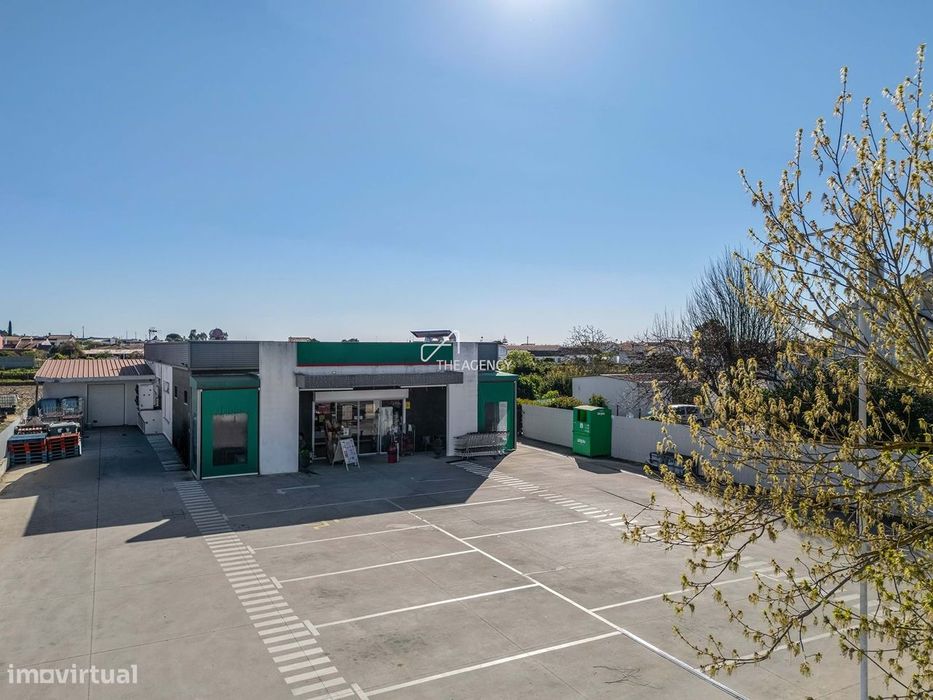 Oportunidade de Investimento: Supermercado de Alta Rentabilidade e Imó