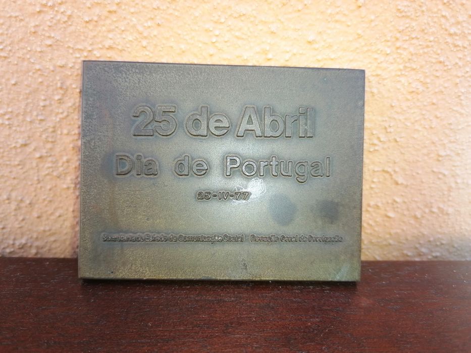 Chapa Comemorativa 25 de Abril