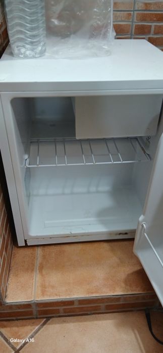 A Geladeira esta impecável.