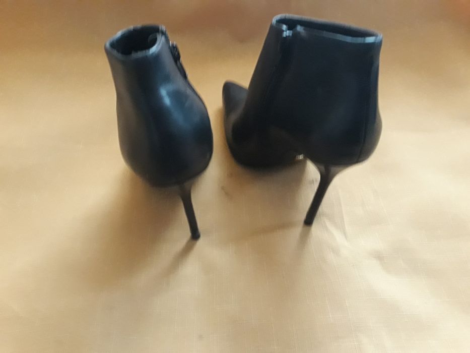 Kazar 36 czarne szpilki botki