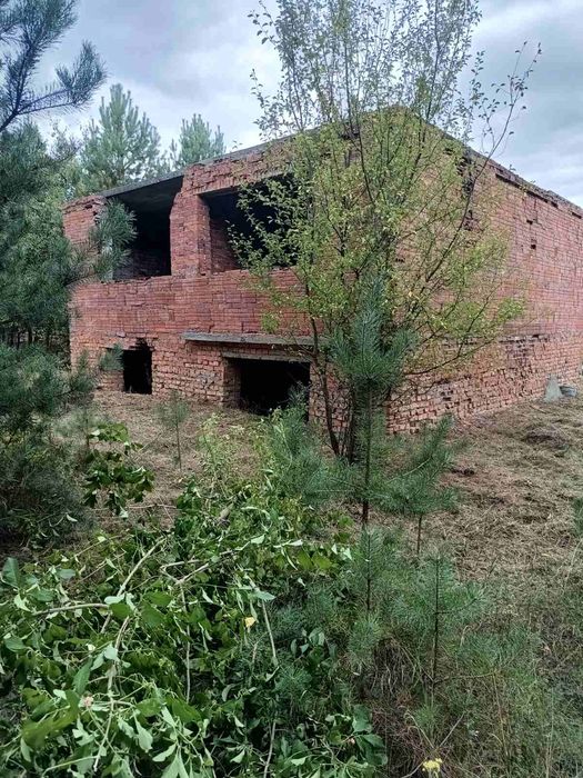 Дачна ділянка з недобудовою