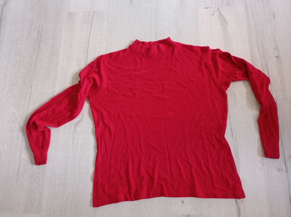 Czerwona bluzka półgolf