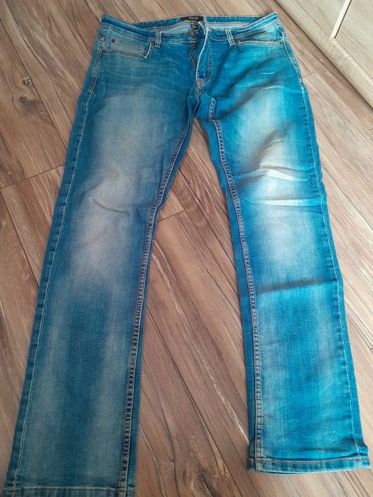 Spodnie męskie jeansowe.