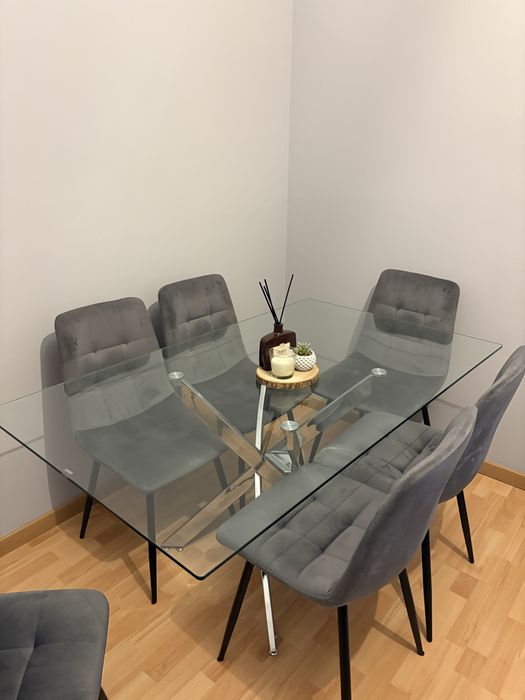 Conjunto de sofá + mesa + 6 cadeiras