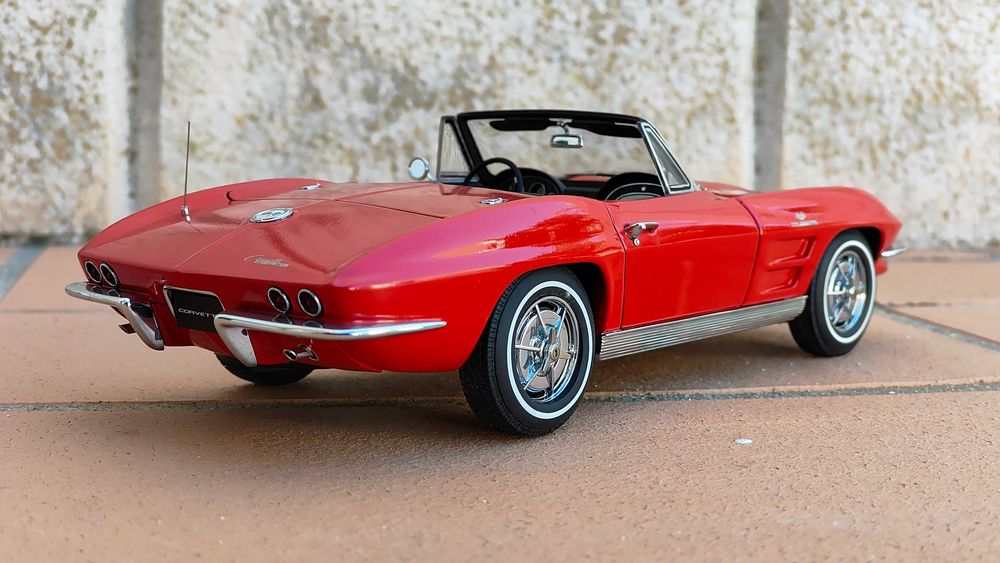 Chevrolet Corvette C2 Stingray Convertible AutoArt 1/18