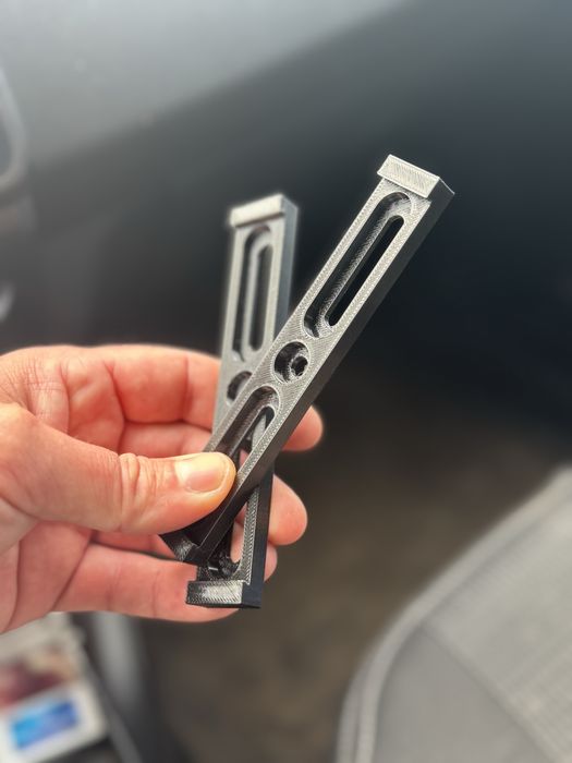 Безрамкове кріплення номерного знака авто