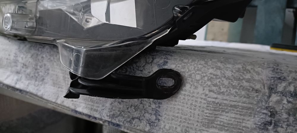 Farol Peugeot 208