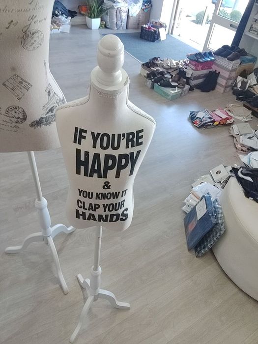 Manequins usados, dois de adulto e um de criança