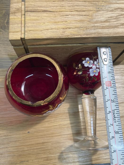 kieliszek bohemia glass czechoslovakia krwisto czerwony złocony, kwiat