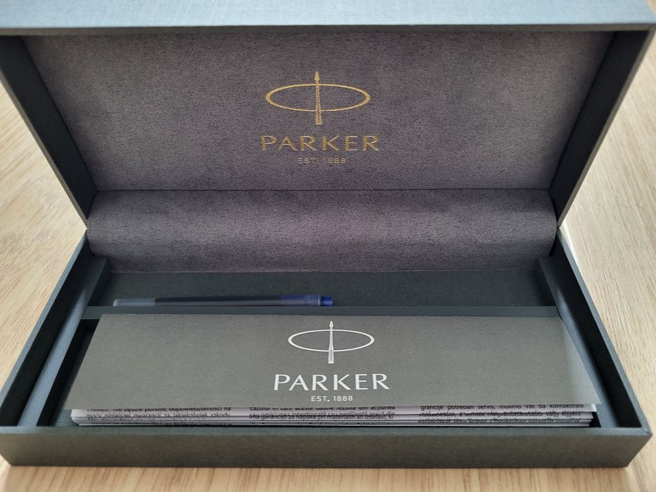Zestaw prezentowy Parker - pióro wieczne + nabój i długopis