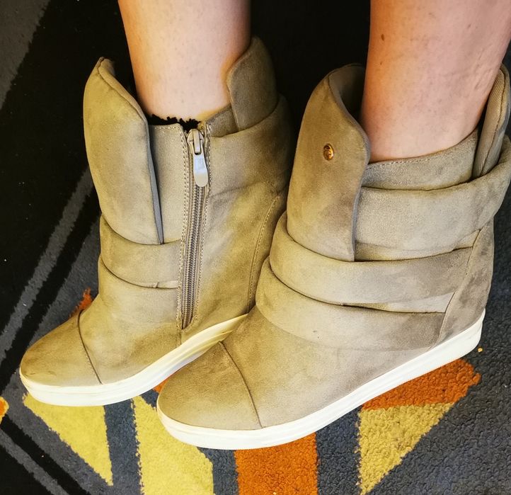 Buty na ukrytym koturnie 41