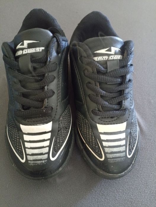 Conjunto Chuteiras n. 26 e casaco chuva/vento