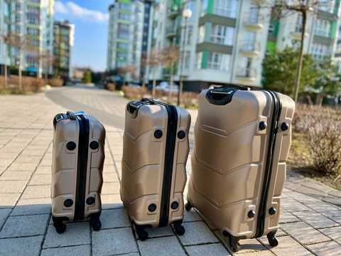 Валіза/чемодан на колесах середня з ABS-пластику,міцна та стійка