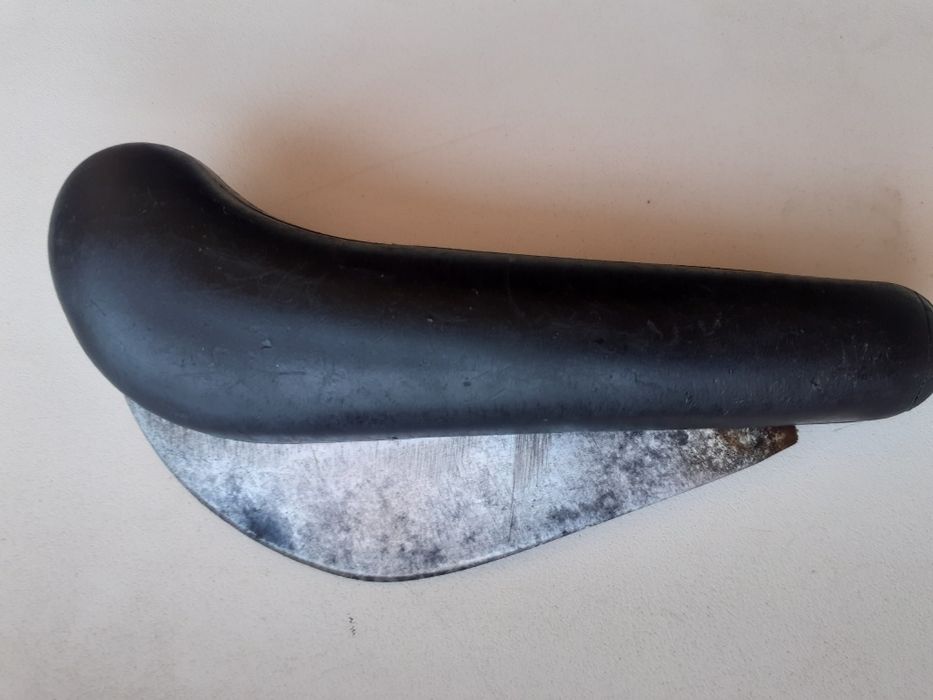 Ніж  садовода   для обрізання  дерев.