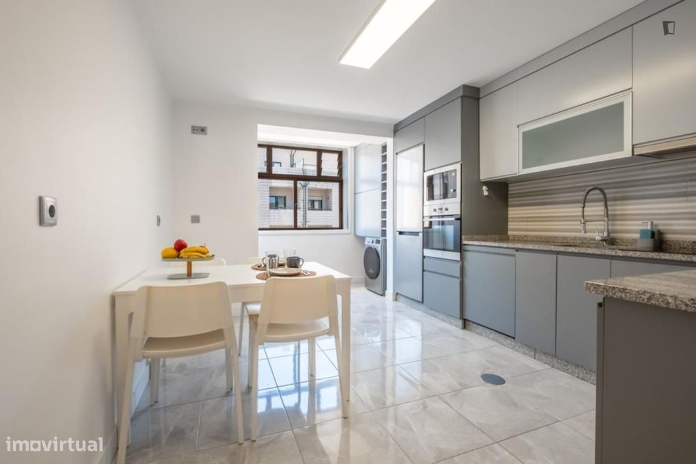 Apartamento com 3 quartos - localizado em Mafamude Porto