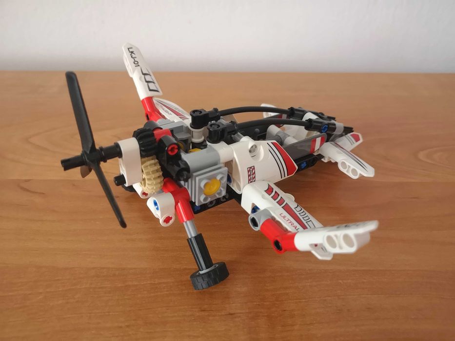 Lego Technic (42057) Ultra lekki Helikopter 2w1