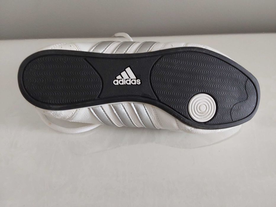 Tenis treino Adidas Brancos Mulher