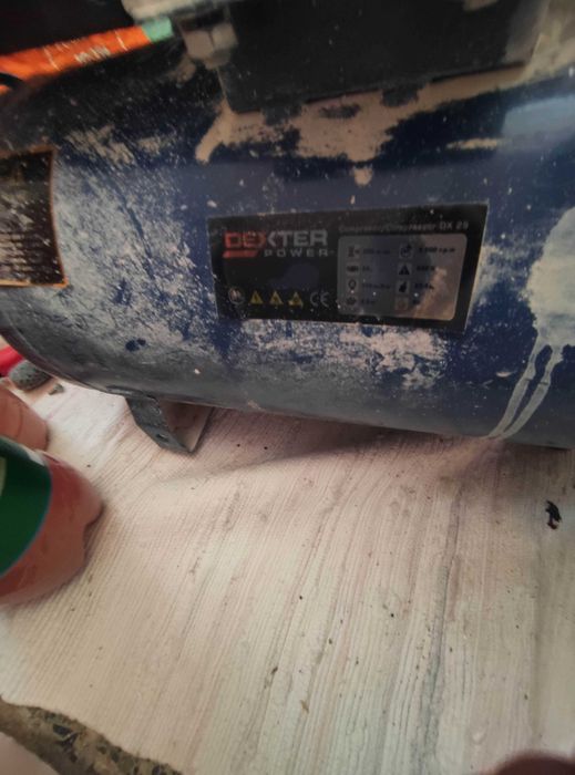 Compresor 8 bar Dexter 2.5 hp 24l a funcionár
