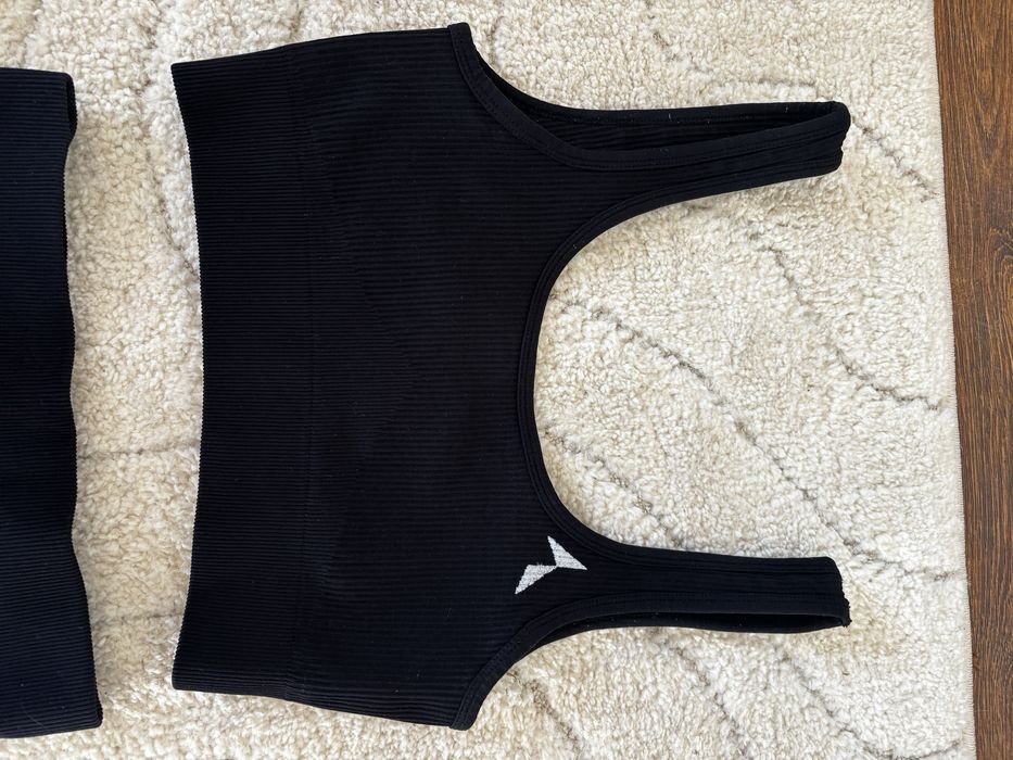 sportowy komplet legginsy stanik top carpatree z kolekcji rib gym