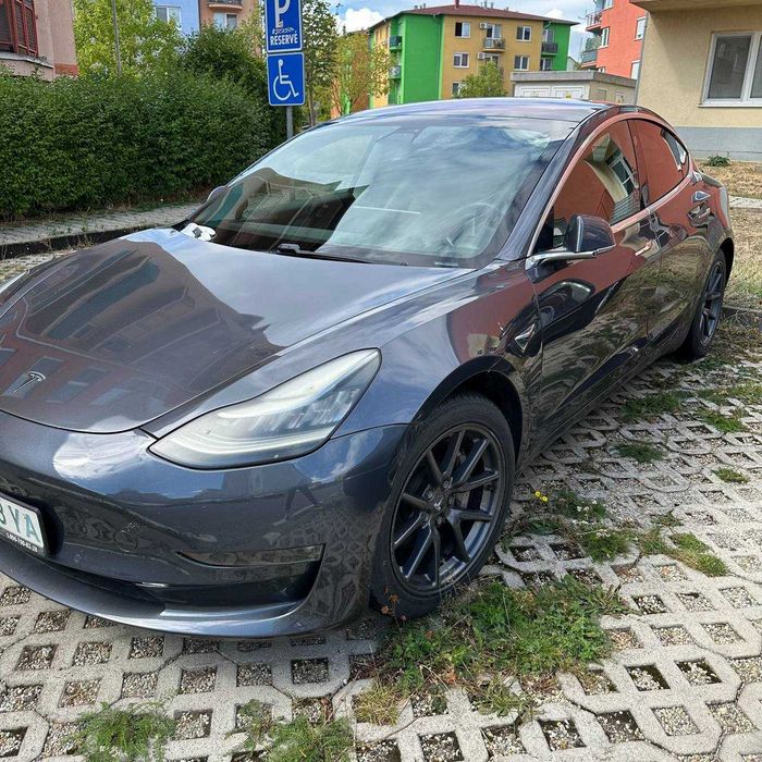 продам Tesla model 3