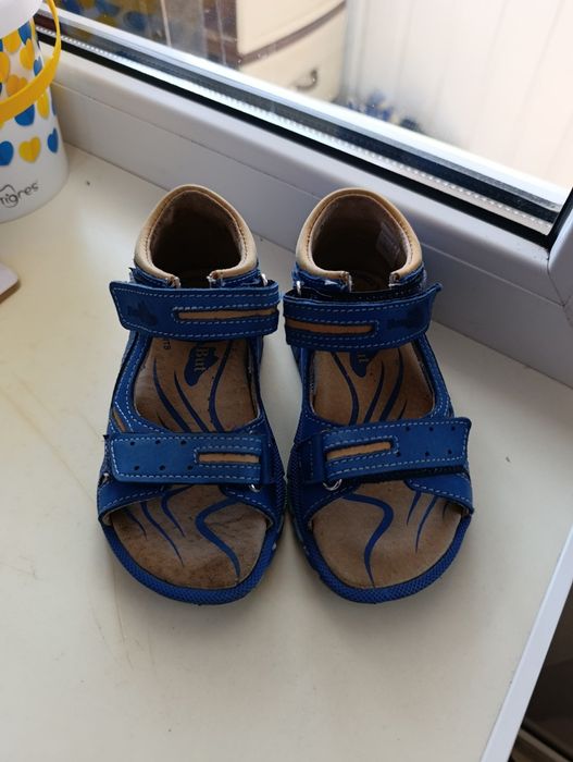 Продам босоніжки Bartek шкіра