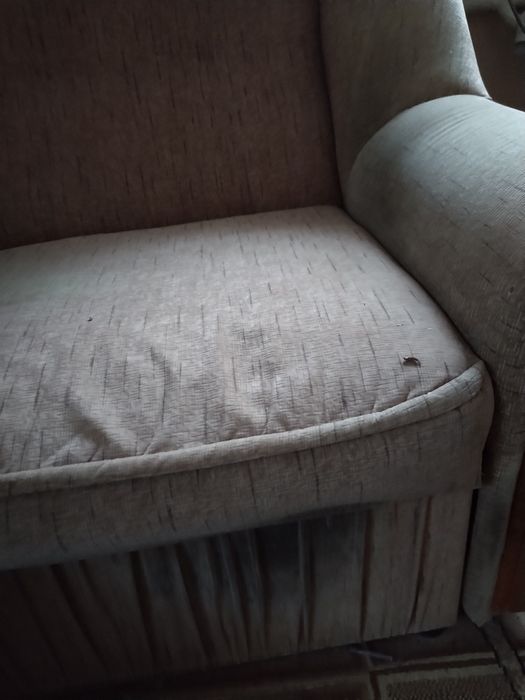 Продам вживаний кутовий диван і крісло