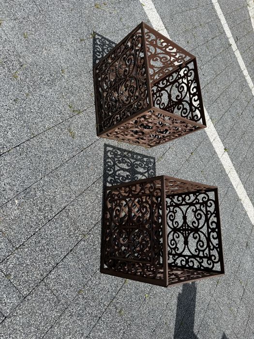 Żeliwna ażurowa skrzynka oslonka 35/35 cm