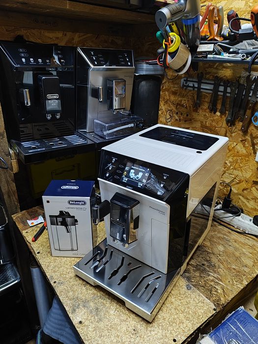 Кофемашина, кавомашина DeLonghi ECAM 556.55 SB PrimaDonna Class