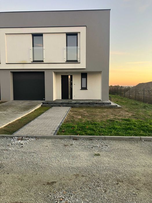 Nowoczesny dom w zabudowie bliźniaczej