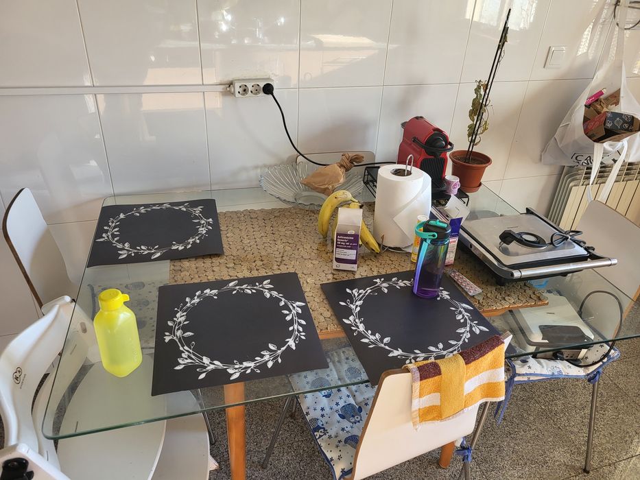 Mesa de cozinha em vidro + cadeiras