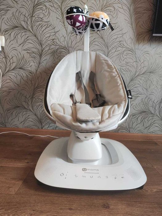 Закачуючий центр / Крісло-гойдалка 4Moms MamaRoo 5.0
