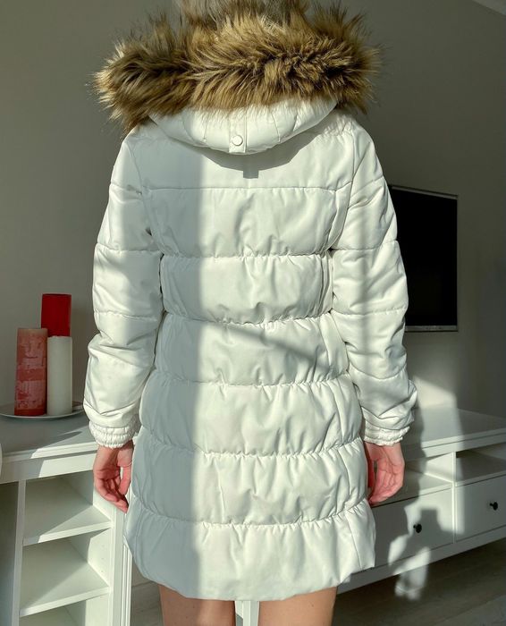 Продам женское зимнее полупальто Heilly Hansen.