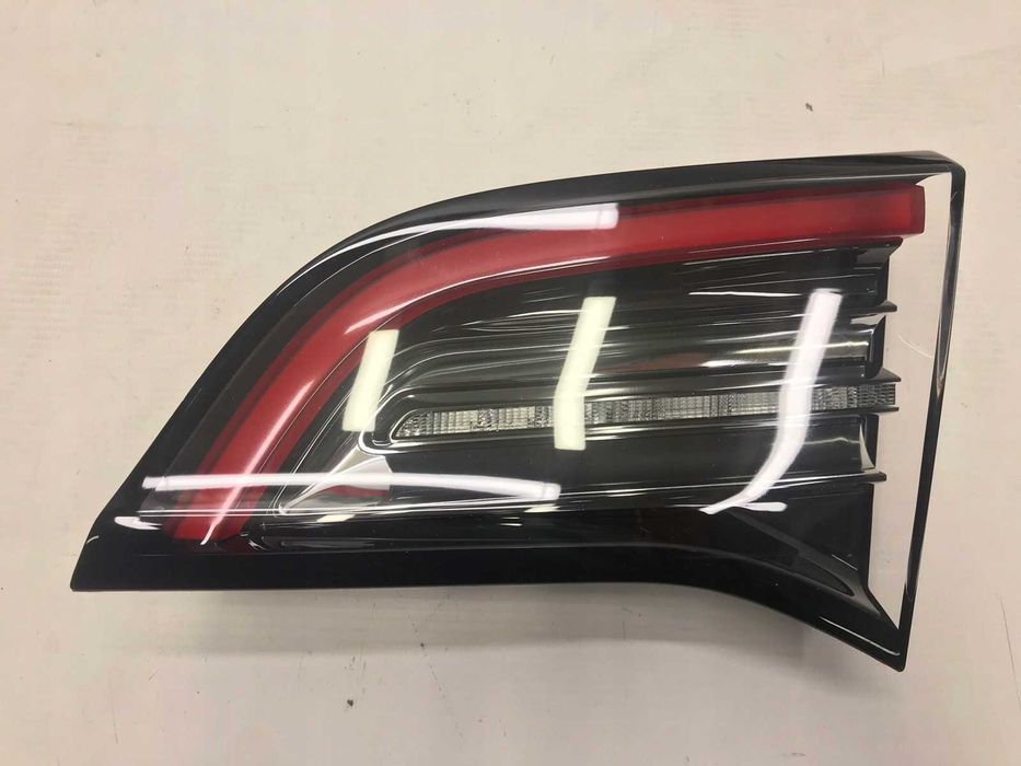 Tesla Model Y фонарь фари задні - рестайл дорестайл
