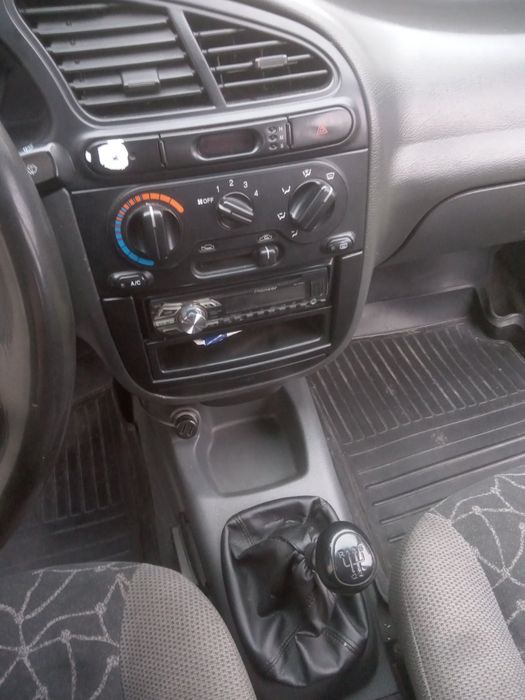 автомобіль Daewoo Lanos