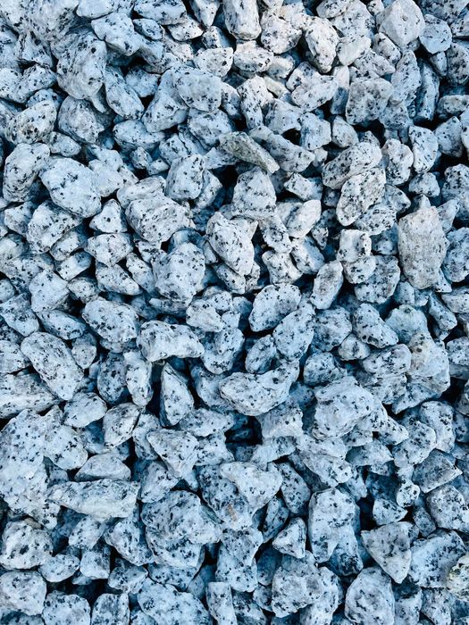 Grys granitowy jasno szary dostępny od ręki Kamień Ogród SM Poznań