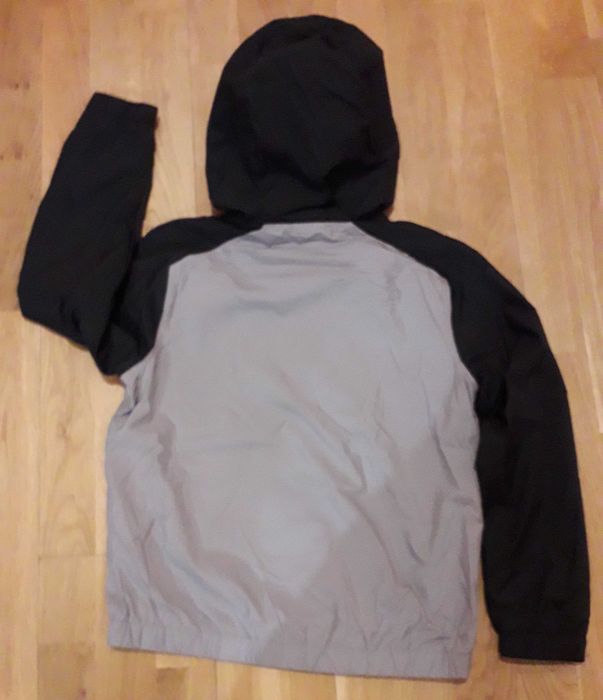 kurtka 4f czarno-popielata, 140 cm, cienka