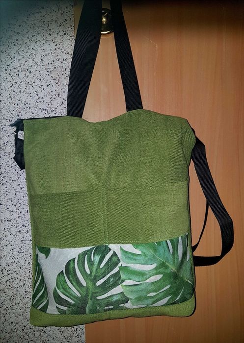 Torebka nowa z materialu tapicerskiego.