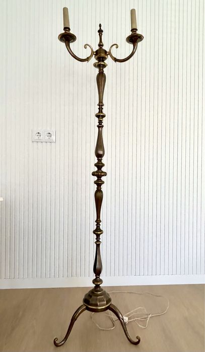 Candeeiro de chão/pé, em bronze dourado, arte nova