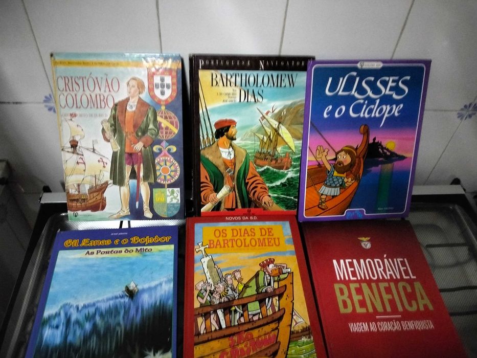 Livros de banda desenhada entre outros