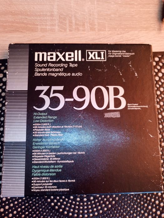 Szpula z taśmą maxell 35-90B  oraz szpule plastik i puste
