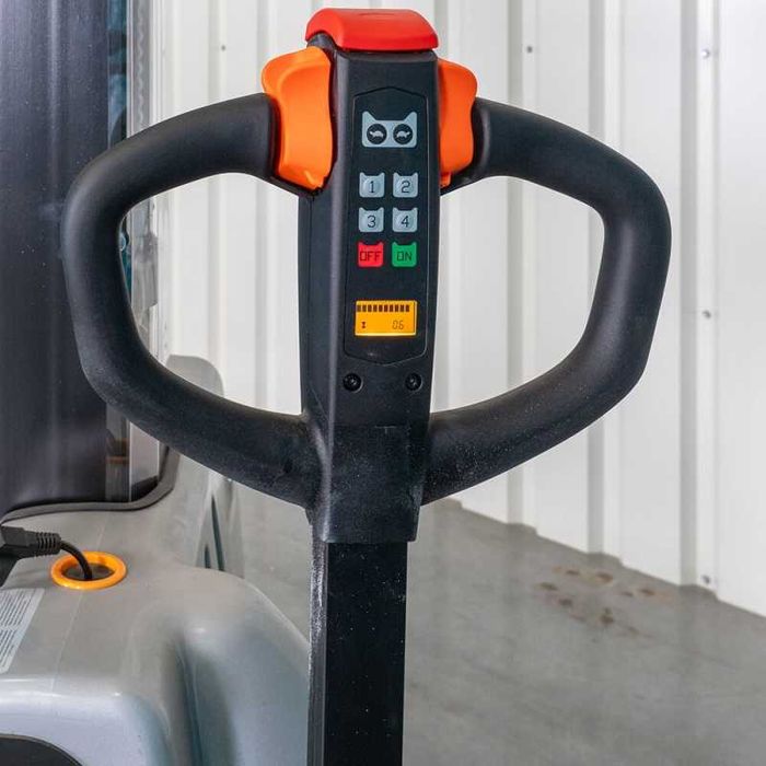 Elektryczny wózek podnośnikowy paleciak ESP1216-MM Udźwig 1200kg 1,6m