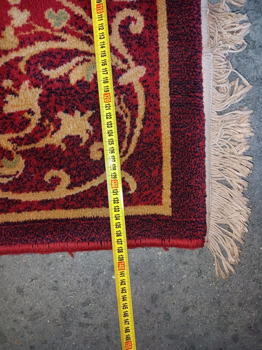 Belíssima carpete em exemplar estado de conservação, medidas: 213/138c