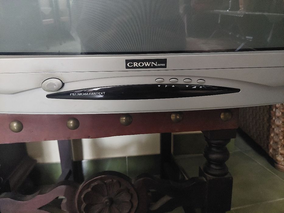 Televisão antiga a funcionar bem