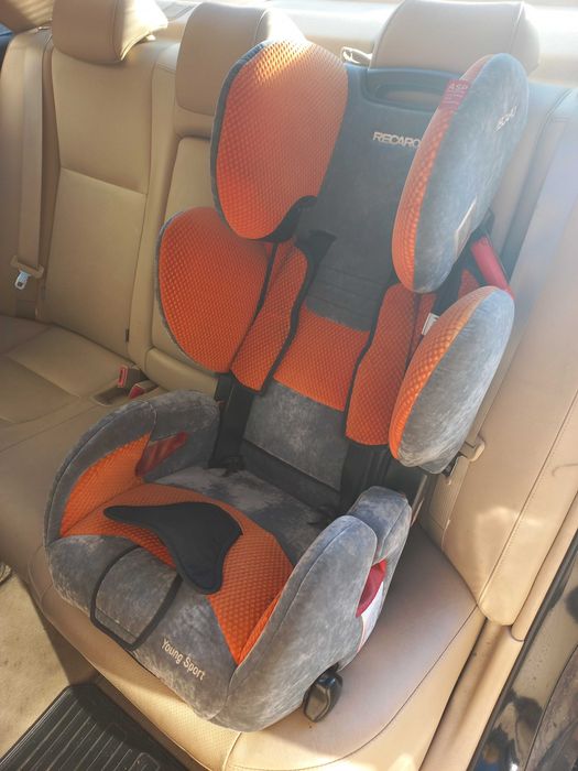 Автокрісло RECARO Young Sport (9-36 кг). Гарний стан!!!