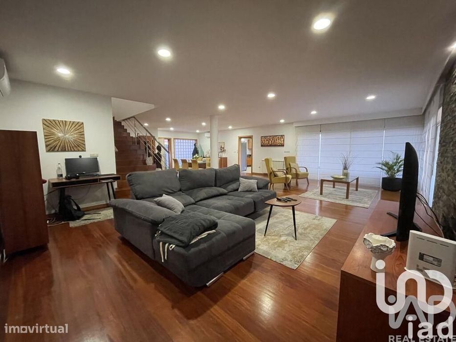 Moradia isolada T3 em Tamel de 240 m2