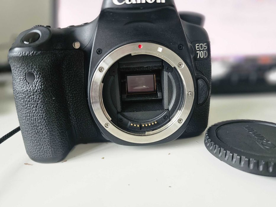 Зеркальная камера Canon EOS 70D фото-видеокамера